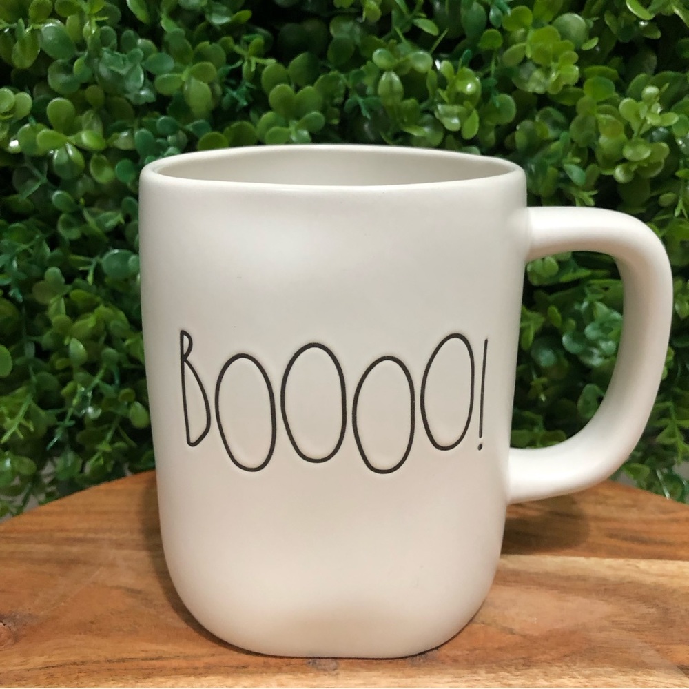 Rae Dunn New “Boooo” mug